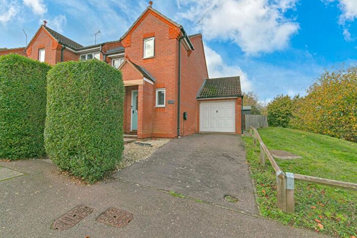 3 Bedroom Semi Detached House For Sale In Primrose Way, Buckingham, MK18