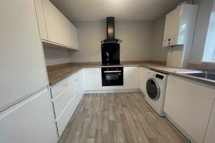 2 Bedroom Flat To Rent In Robins Court, Newark, NG24