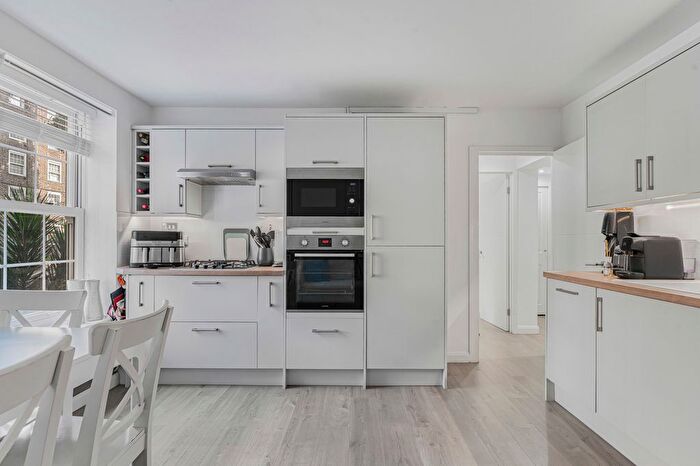 2 Bedroom Flat For Sale In Gosling Way, London, SW9