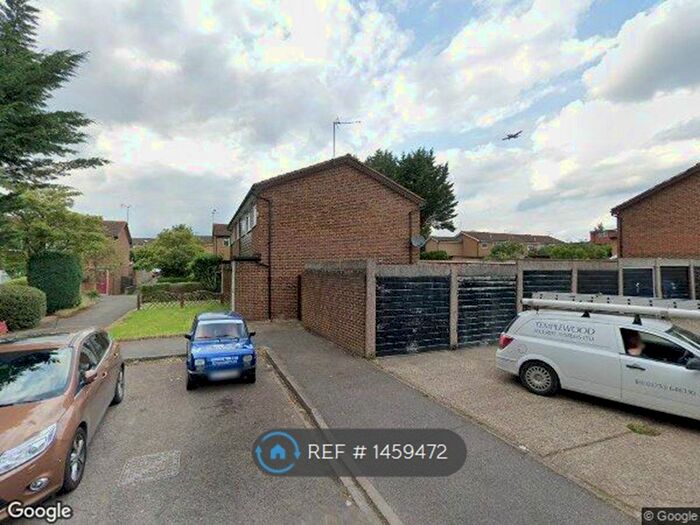 3 Bedroom Terraced House To Rent In Palmers Close, Maidenhead, SL6