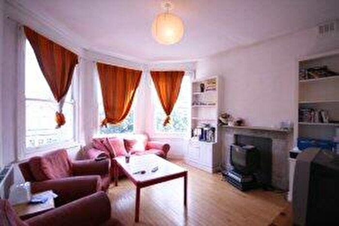 3 Bedroom Flat To Rent In Mountview Road, Haringey, N4