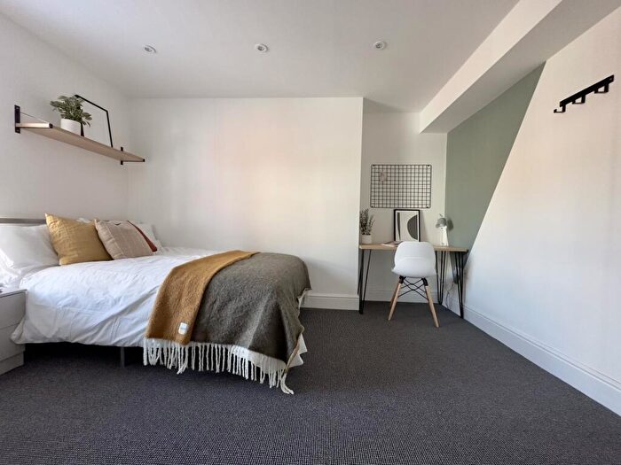 6 Bedroom House To Rent In Monks Road, LN2