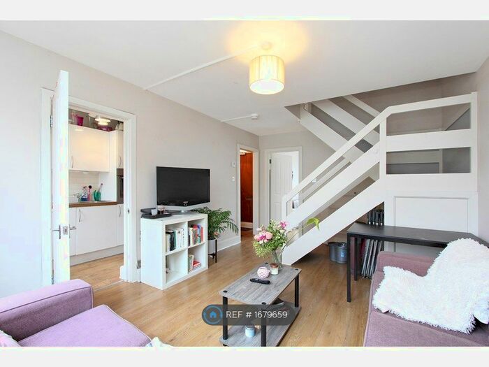 4 Bedroom Maisonette To Rent In John Parker Square, London, SW11