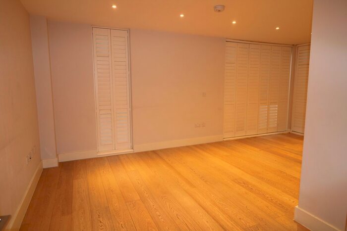 2 Bedroom Flat For Sale In Park Road, Beckenham, BR3