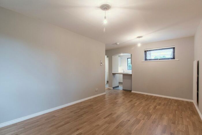 1 Bedroom Flat To Rent In Dunnock Close, London, N9