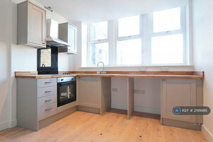 2 Bedroom Flat To Rent In Birds Royd Lane, Brighouse, HD6