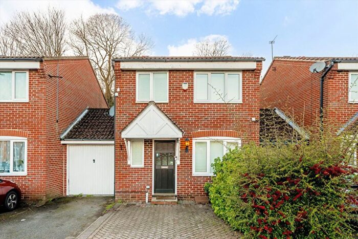 3 Bedroom Detached House To Rent In Bankside Close, Isleworth, TW7