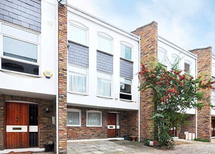 3 Bedroom Mews To Rent In Old Brewery Mews, Hampstead, London, NW3
