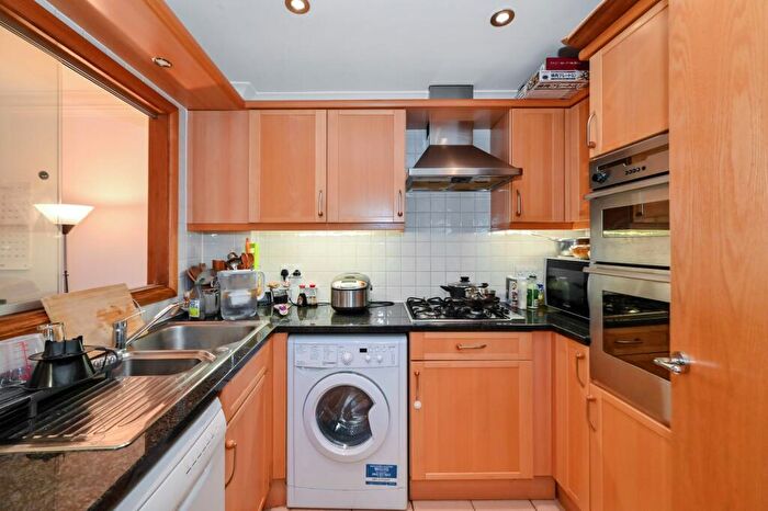 2 Bedroom Apartment For Sale In Wapping High Street, Capital Wharf, E1W