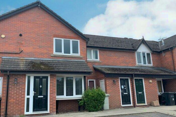 2 Bedroom Flat To Rent In Tynedale Close, Macclesfield, SK11