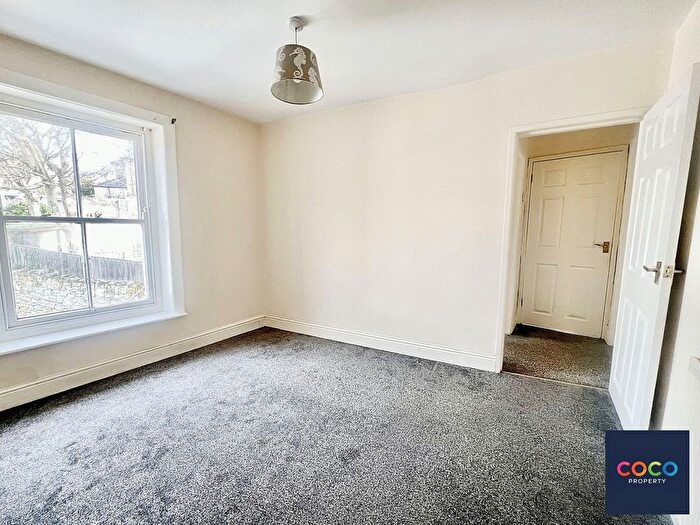 2 Bedroom Flat For Sale In Fortuneswell, - Fortuneswell, DT5