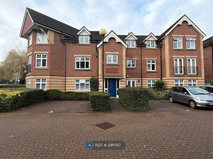 2 Bedroom Flat To Rent In Beechfield Court, Watford, WD17