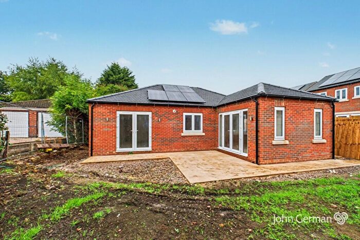 2 Bedroom Detached Bungalow For Sale In Hall Street, Church Gresley, DE11