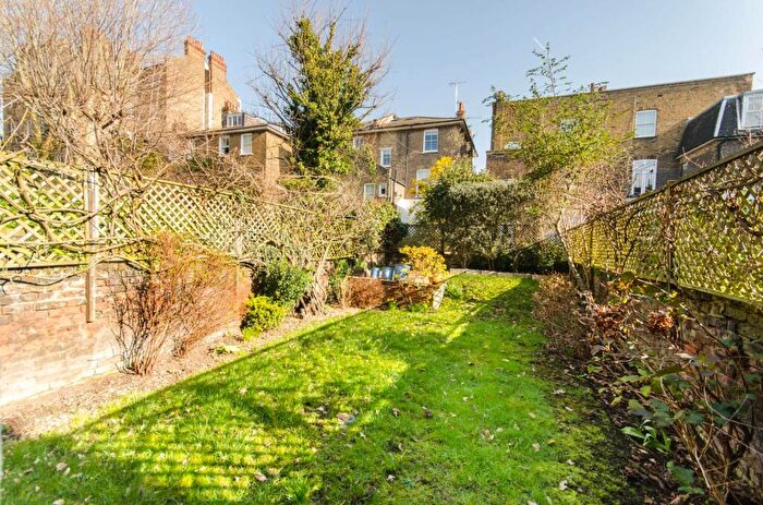 2 Bedroom Flat To Rent In Fernshaw Road, Chelsea, London, SW10