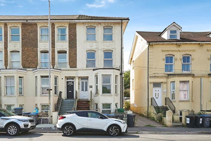 2 Bedroom Flat For Sale In Folkestone Road, Dover, Kent, CT17