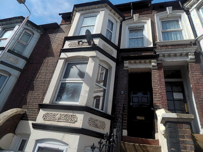 Studio To Rent In Napier Road, Luton, LU1