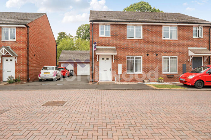 3 Bedroom Semi Detached House For Sale In Lawrence Grove, Kidderminster, DY11