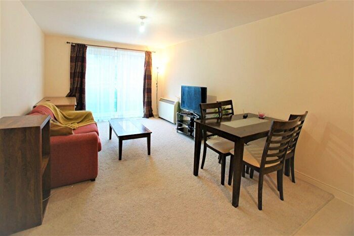 2 Bedroom Flat To Rent In Station Approach, Epsom, KT19