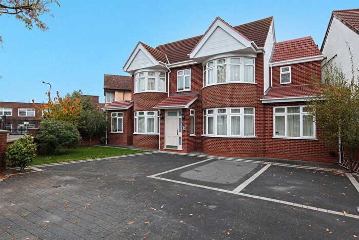 3 Bedroom Flat To Rent In Hollycroft Avenue, Wembley Park, HA9