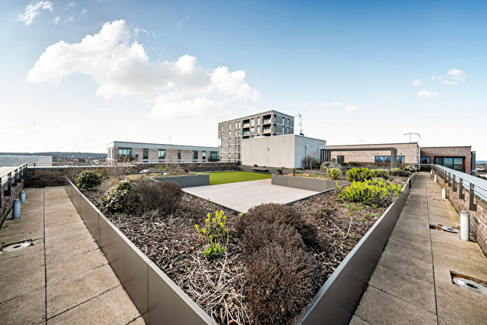 2 Bedroom Apartment For Sale In Regal Walk, Bexleyheath, DA6