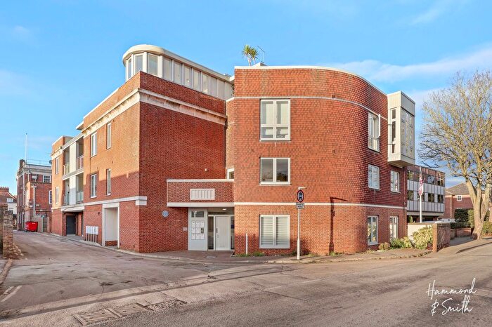 2 Bedroom Flat For Sale In Star Lane, Epping, CM16