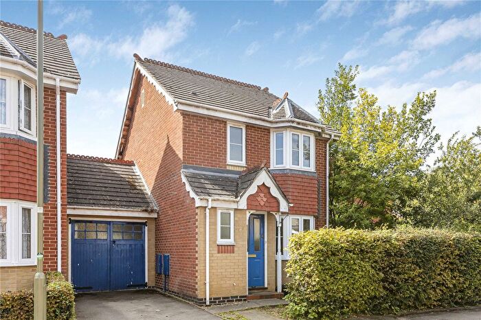 3 Bedroom Link Detached House For Sale In Demesne Furze, Headington, OX3