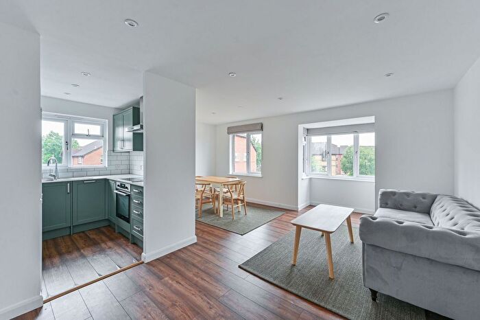 2 Bedroom Flat To Rent In Sterling Gardens, New Cross, London, SE14
