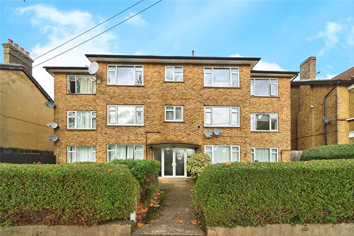 2 Bedroom Flat For Sale In Earlham Grove, London, E7
