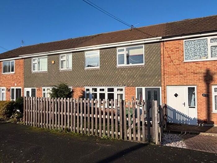 3 Bedroom Town House For Sale In Stirling Avenue, Loughborough, LE11