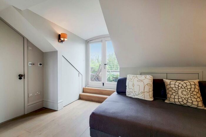 2 Bedroom Flat To Rent In Devonia Road, Angel, London, N1