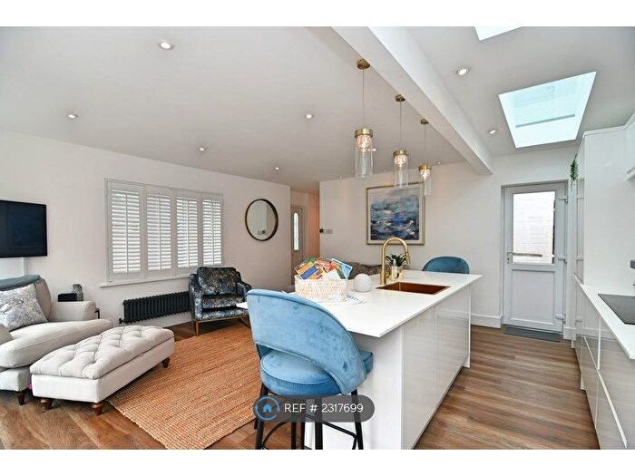 3 Bedroom Flat To Rent In Parkwood Road, Bournemouth, BH5