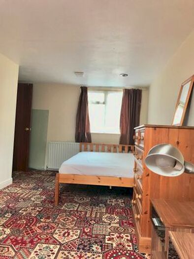 Studio To Rent In Beechcroft Road, London, SW17