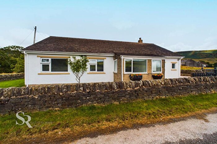 3 Bedroom Detached Bungalow To Rent In Combs, High Peak, SK23