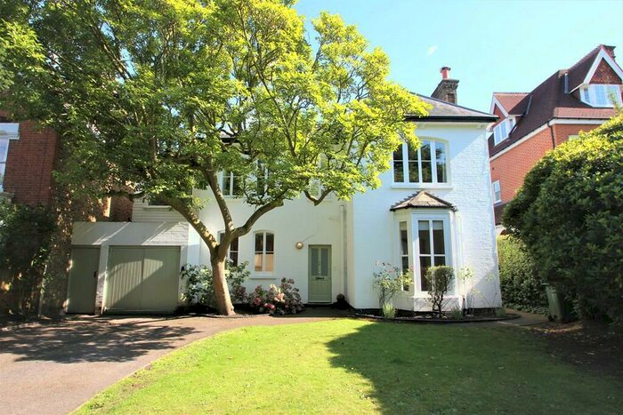 4 Bedroom Detached House To Rent In Ditton Road, Surbiton, KT6