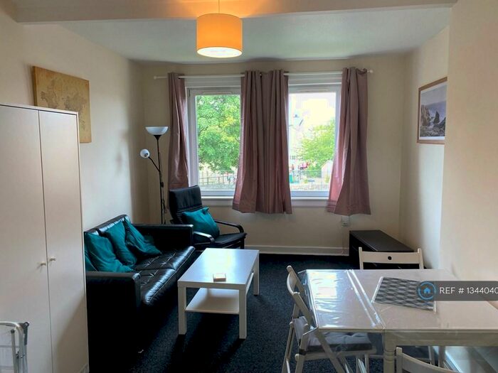 2 Bedroom Flat To Rent In Stevenson Drive, Edinburgh, EH11