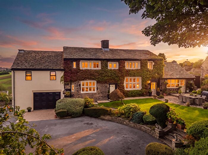 4 Bedroom Detached House For Sale In Birkdale Farm, Brighouse, HD6