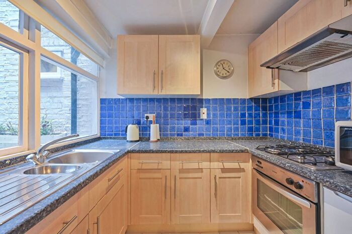 1 Bedroom Flat For Sale In Courtfield Gardens, South Kensington, London, SW5