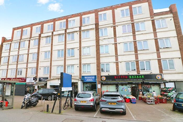 2 Bedroom Flat For Sale In High Road, Ilford, IG1
