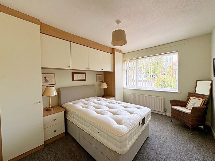 2 Bedroom Detached Bungalow For Sale In Newfield Avenue, Kenilworth, CV8