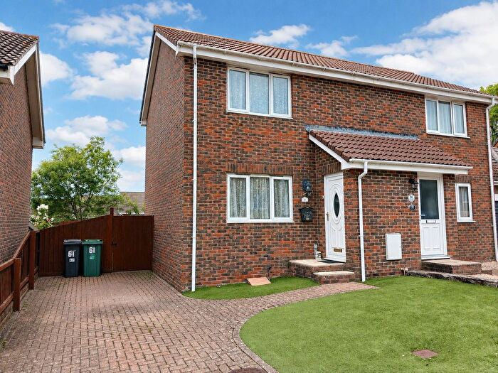 2 Bedroom Semi-detached House To Rent In Kingslea Park, East Cowes, PO32