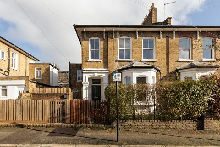3 Bedroom Flat For Sale In Bedford Road, South Tottenahm, London, N15