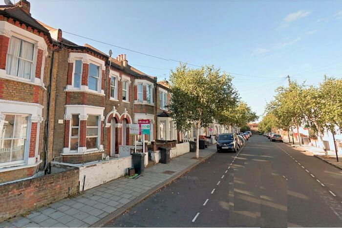 1 Bedroom Flat To Rent In Hubert Grove, Clapham North, SW9