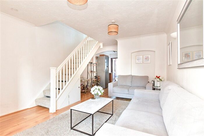 2 Bedroom End Of Terrace House For Sale In Farley Road, Gravesend, Kent, DA12