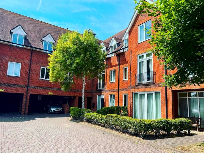 2 Bedroom Flat To Rent In Bluecoat Court, Hertford, SG14