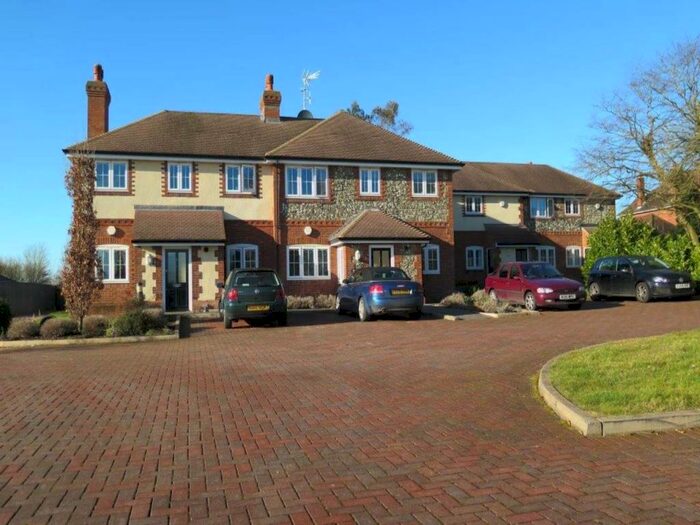 2 Bedroom Flat To Rent In Paddock Gate, North Street, Winkfield, SL4