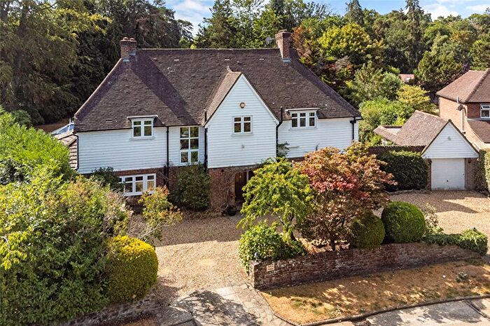5 Bedroom House To Rent In Southfield Place, Weybridge, KT13