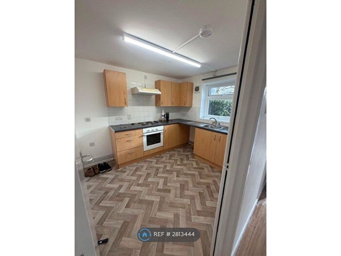 2 Bedroom Flat To Rent In Corn Bar, Witney, OX28