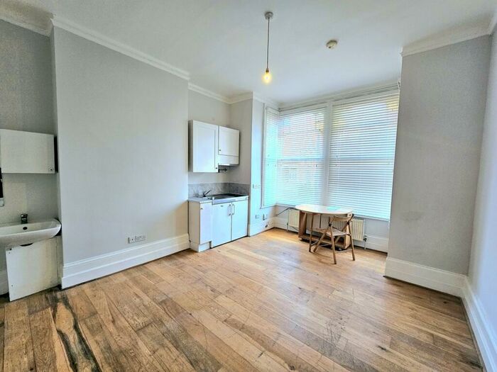 Flat To Rent In Belmont Road, Tottenham, N15