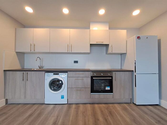 2 Bedroom Flat To Rent In Reston House, A Western Road, Romford, RM1