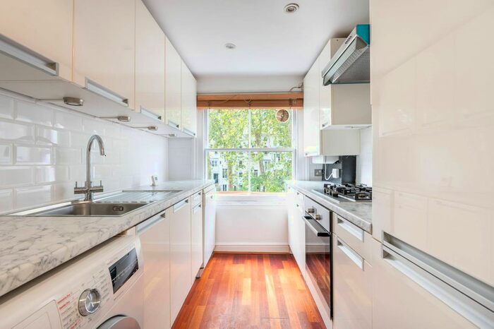 2 Bedroom Flat To Rent In Arundel Gardens, Notting Hill, London, W11